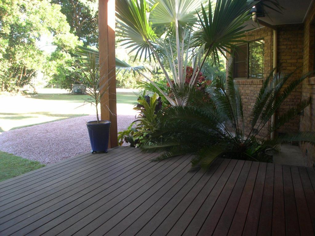 Hibiscus Lodge Bed & Breakfast Wongaling Beach Экстерьер фото