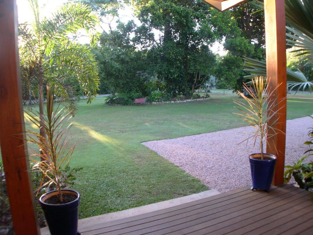 Hibiscus Lodge Bed & Breakfast Wongaling Beach Экстерьер фото