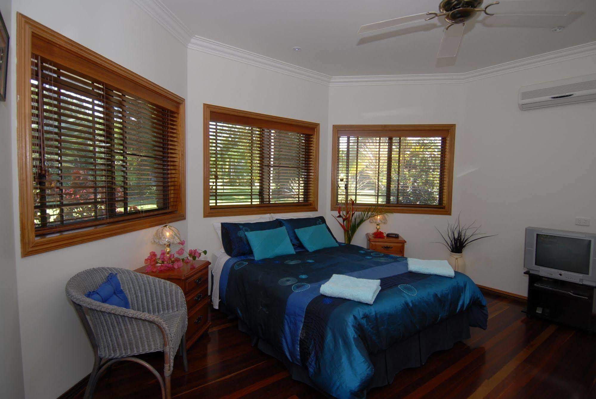 Hibiscus Lodge Bed & Breakfast Wongaling Beach Экстерьер фото