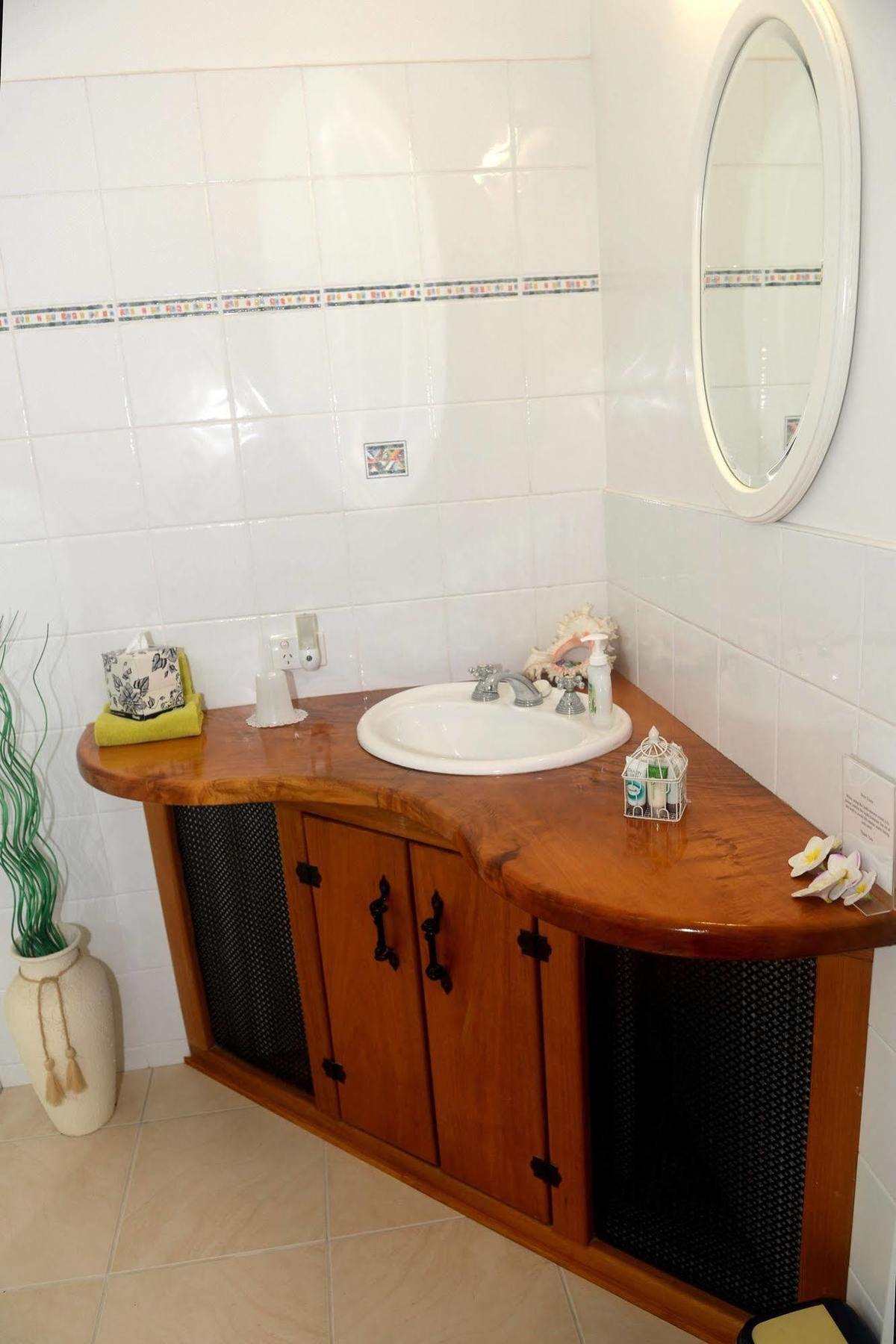 Hibiscus Lodge Bed & Breakfast Wongaling Beach Экстерьер фото