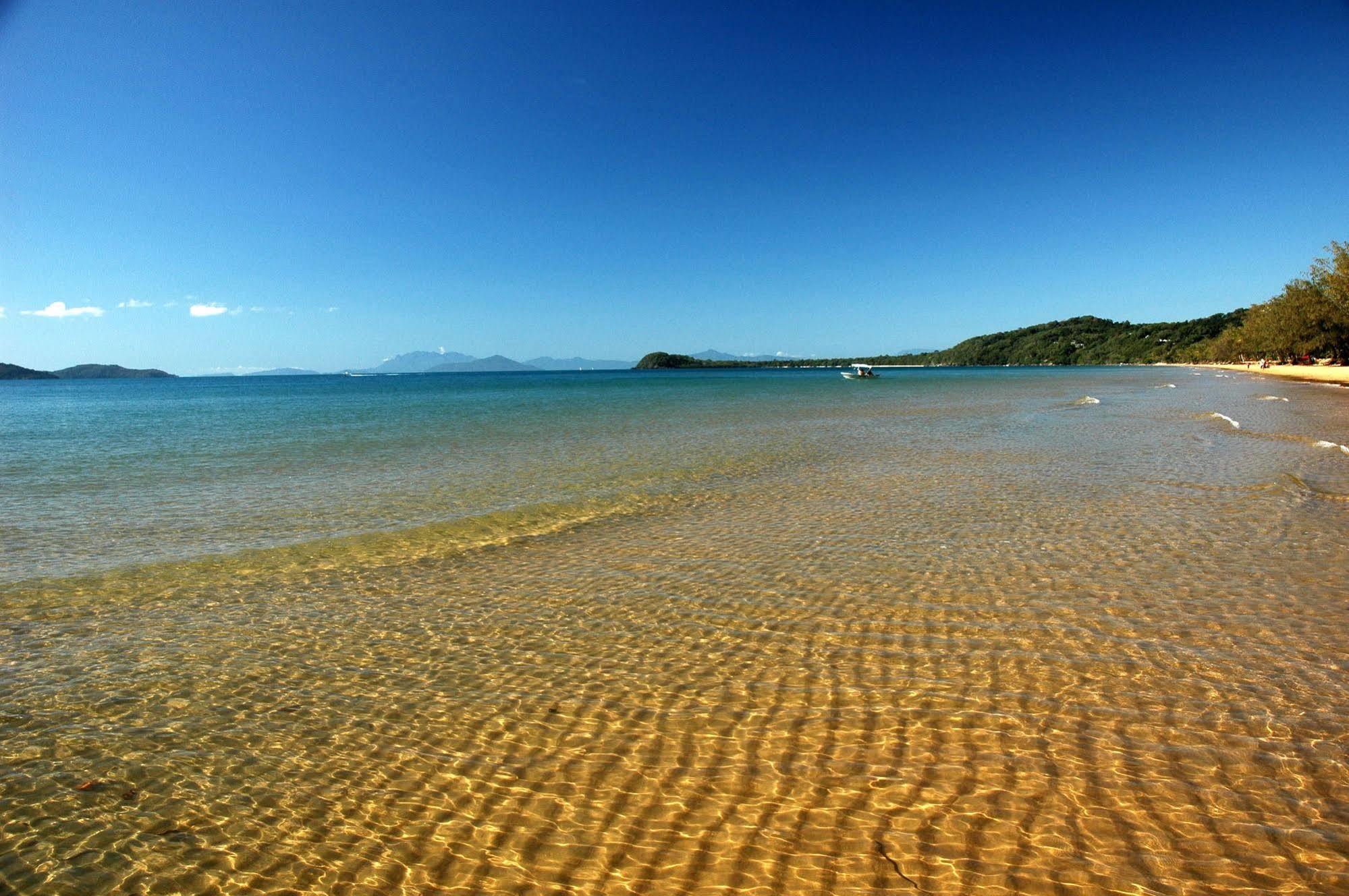 Hibiscus Lodge Bed & Breakfast Wongaling Beach Экстерьер фото